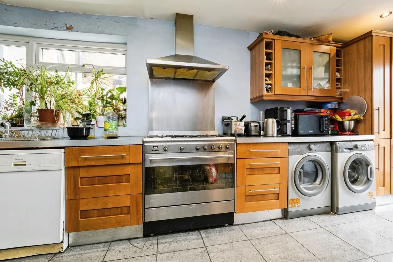 Peterborough Road, London, E10, photo 6