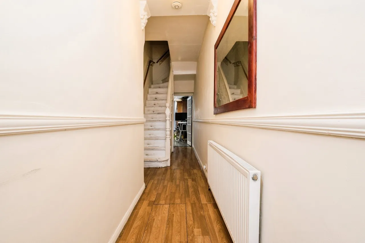Peterborough Road, London, E10, photo 2