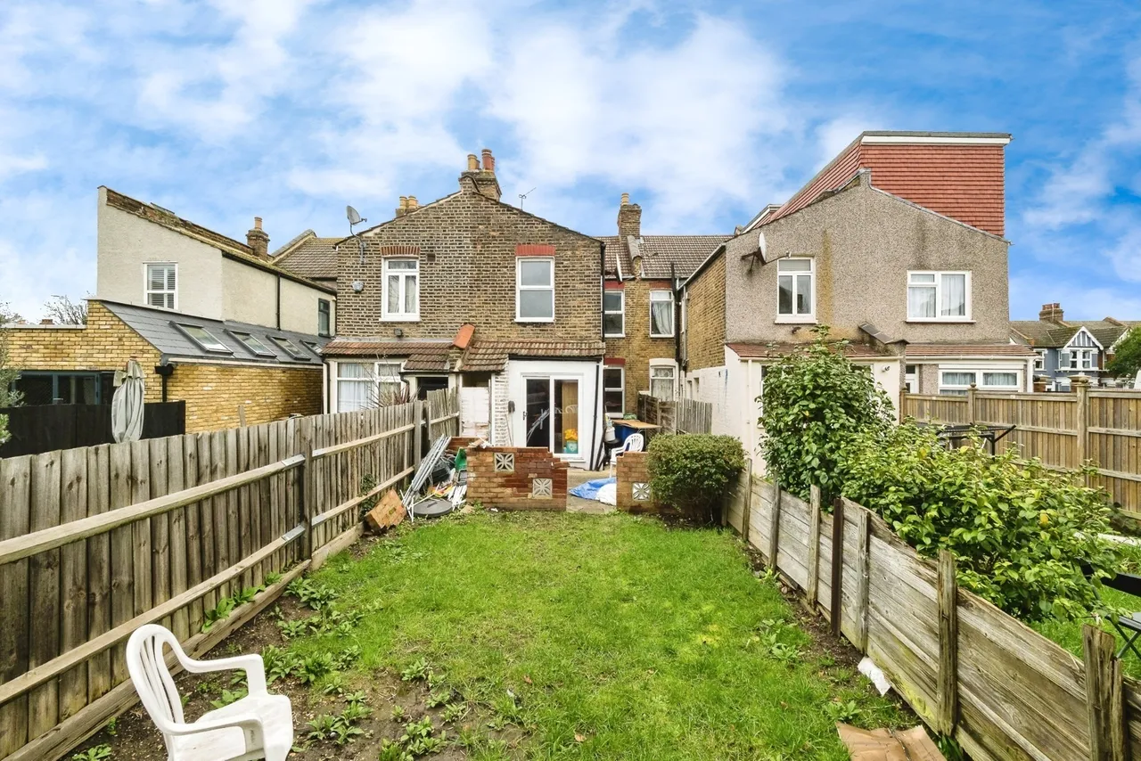 Peterborough Road, London, E10, photo 12