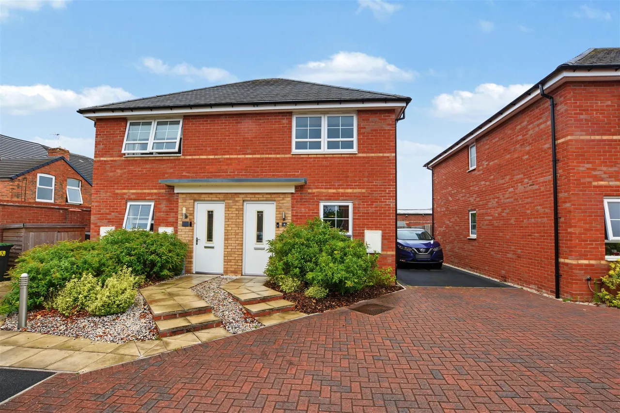 2 bed house for sale, Owen Jenkins Close, Beeston, NG9