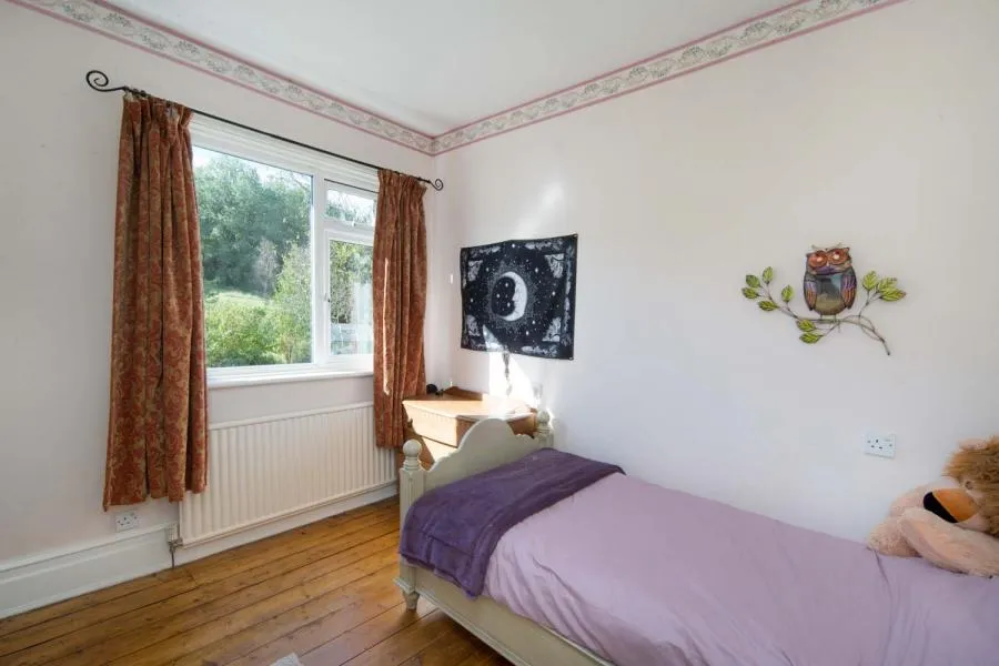 Calbourne Road, Newport, PO30, photo 11