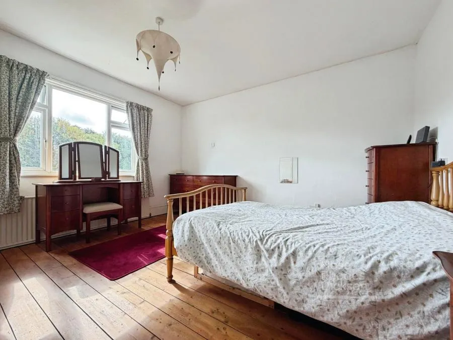 Calbourne Road, Newport, PO30, photo 9