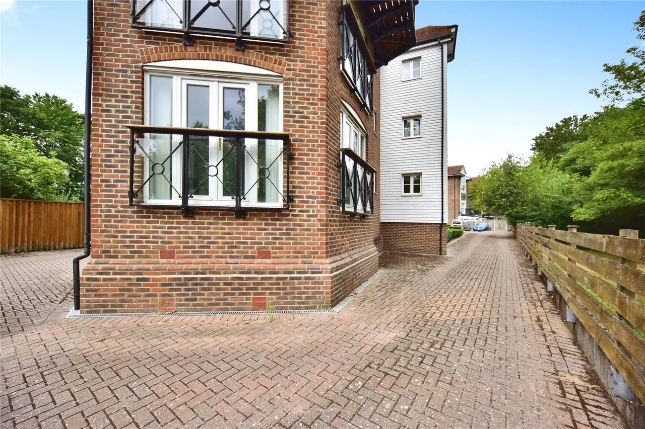 Medway Court, Aylesford, Kent, ME20, photo 2