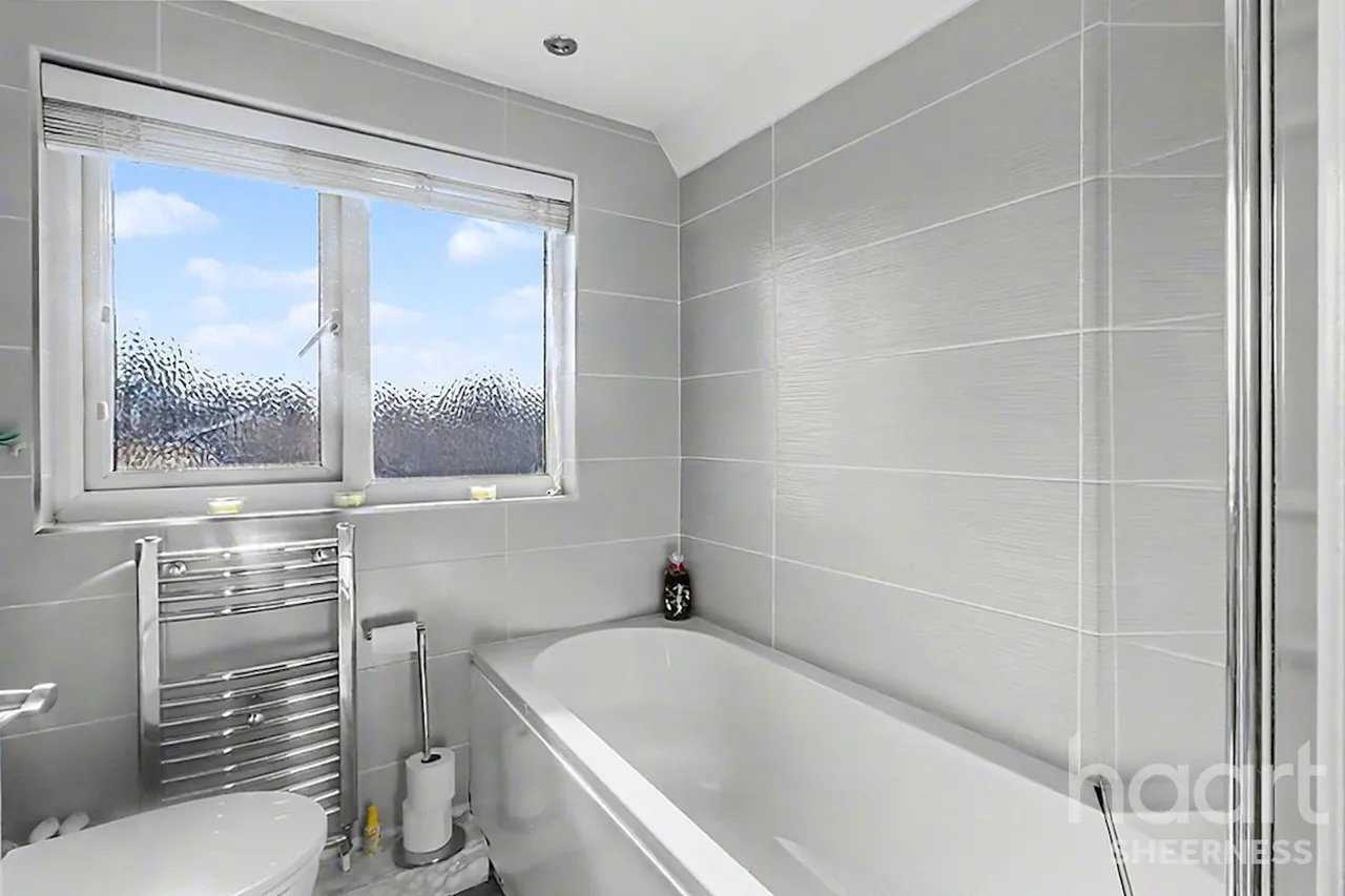 Dreadnought Avenue, Minster, ME12, photo 9