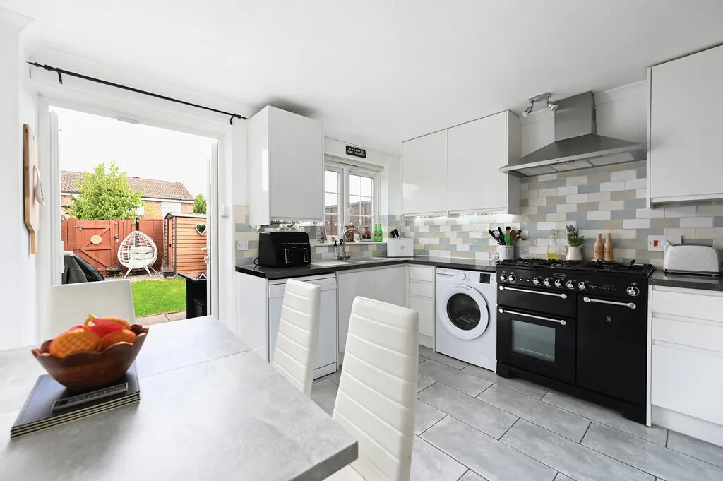 Cherrytree Close, Owlsmoor, GU47, photo 4