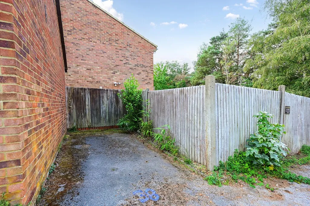 Cherrytree Close, Owlsmoor, GU47, photo 9