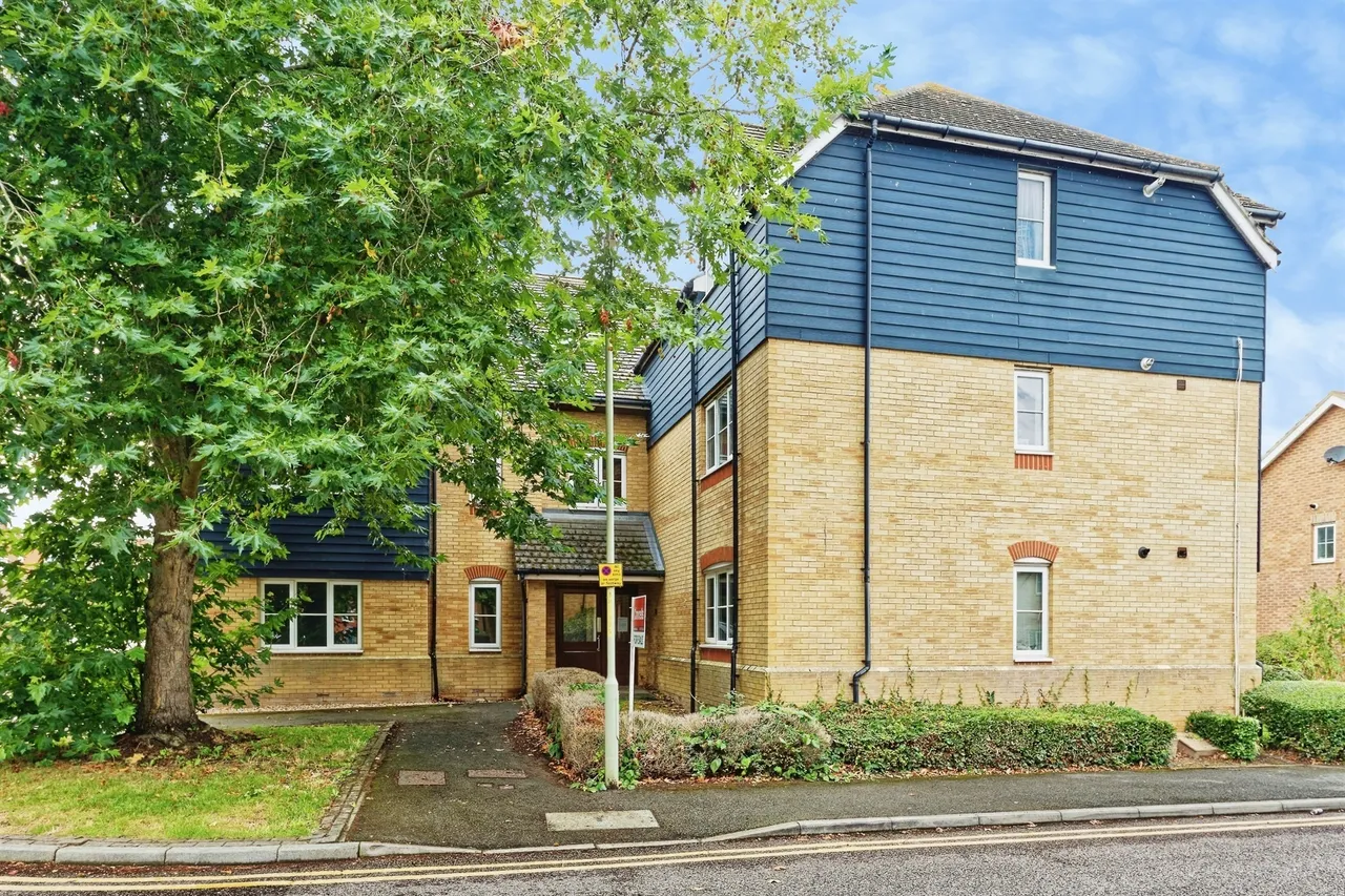 2 bed flat for sale — Blackthorn Road, Hersden, Canterbury