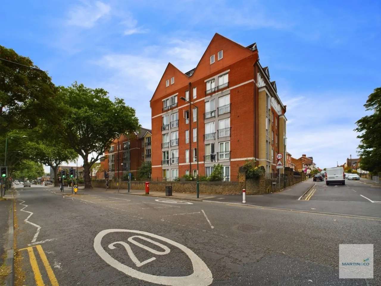 2 bed flat for sale, Russell Road, NG7