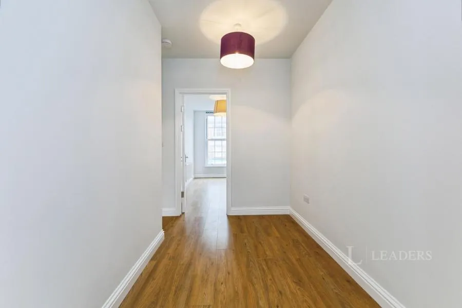 High Street, Epsom, KT19, photo 7