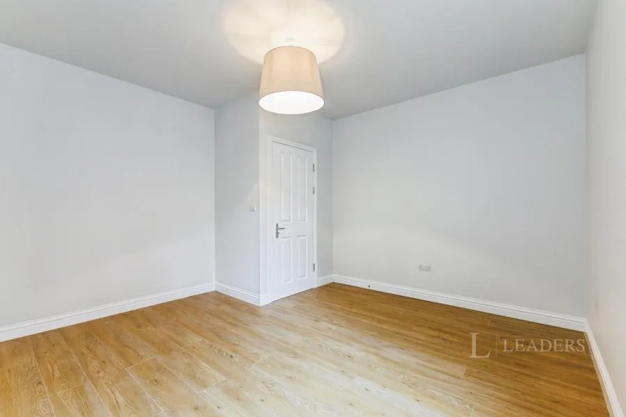 High Street, Epsom, KT19, photo 11