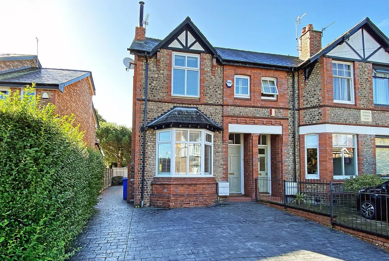 2 bed house for sale — Grove Lane, Timperley WA15 6PL