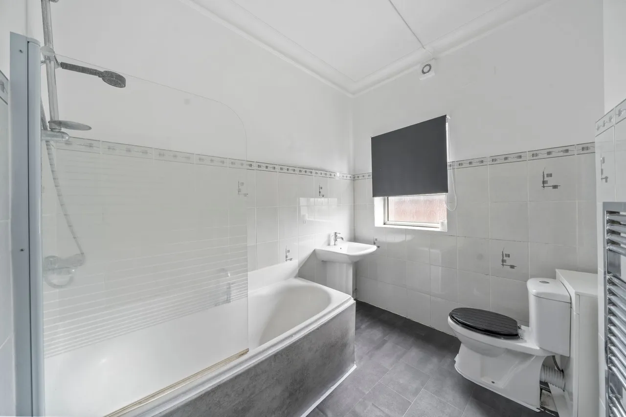 Belle Green Lane, Ince, Wigan, Wigan, WN2 2EP, photo 11