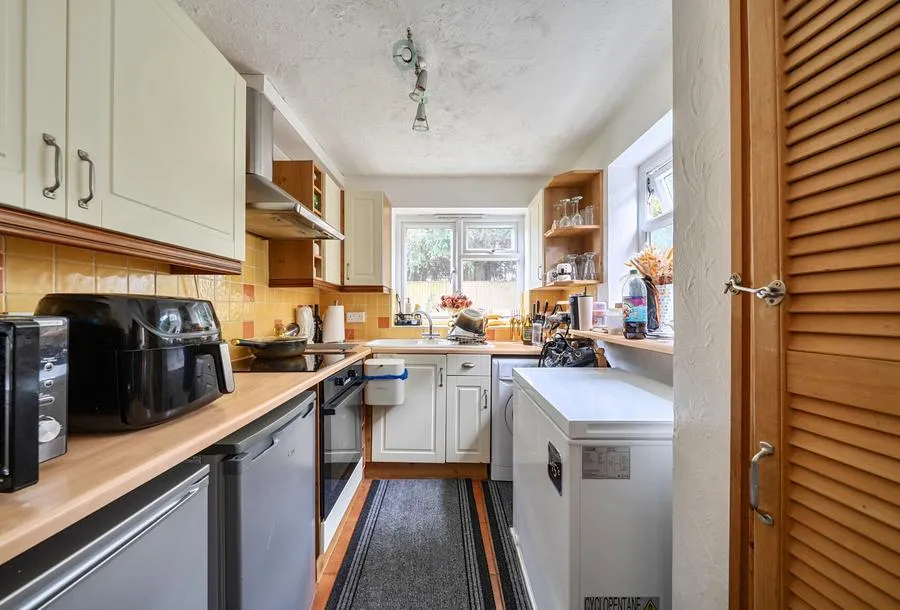 London Road, Redhill, RH1, photo 2