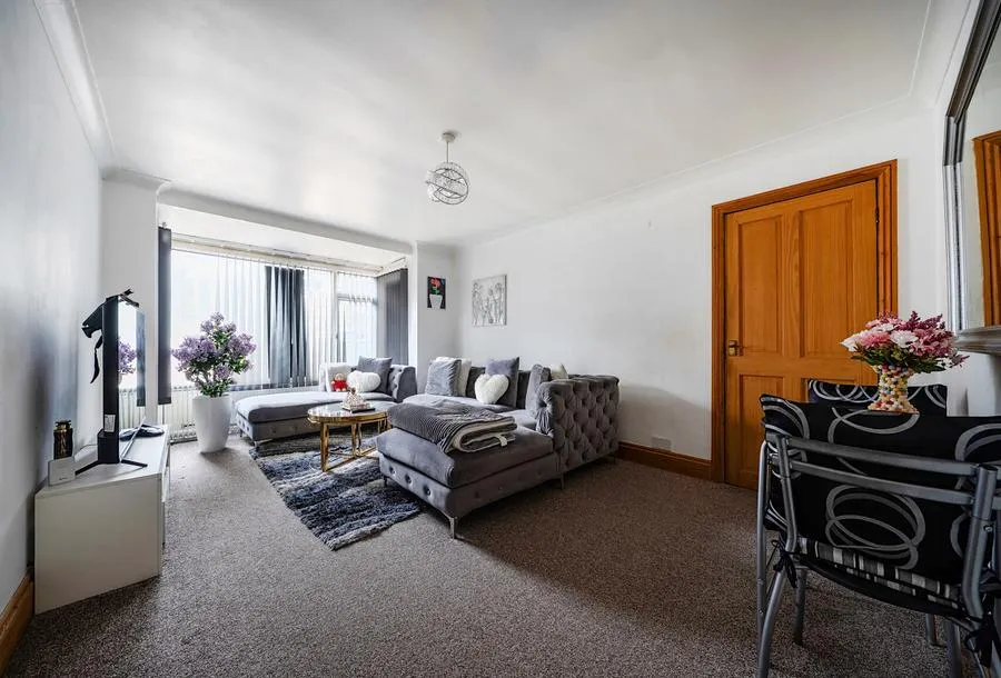London Road, Redhill, RH1, photo 3