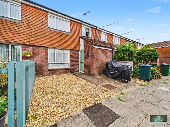 3 bed house for sale — Beaumont Close, Ifield West