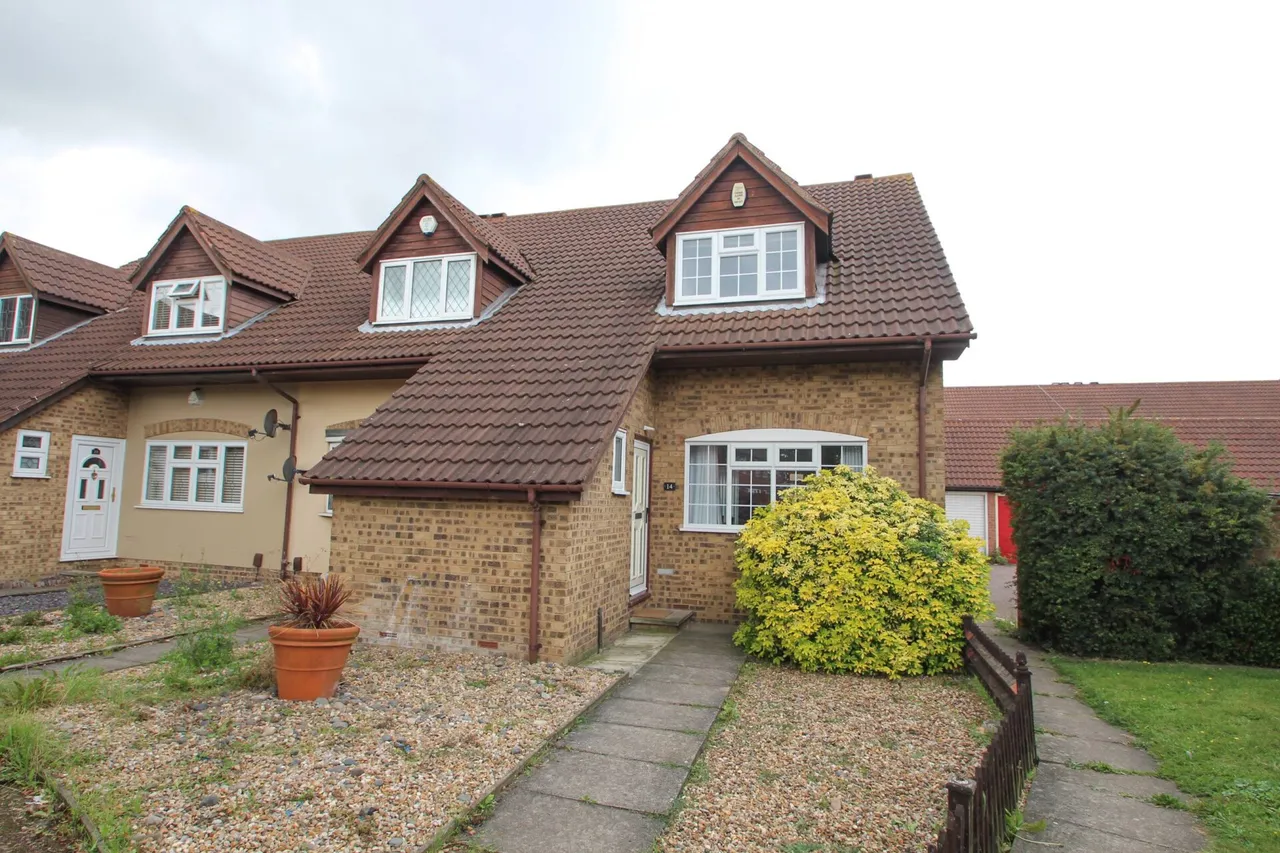 3 bed house for sale — Knights Manor Way, Dartford