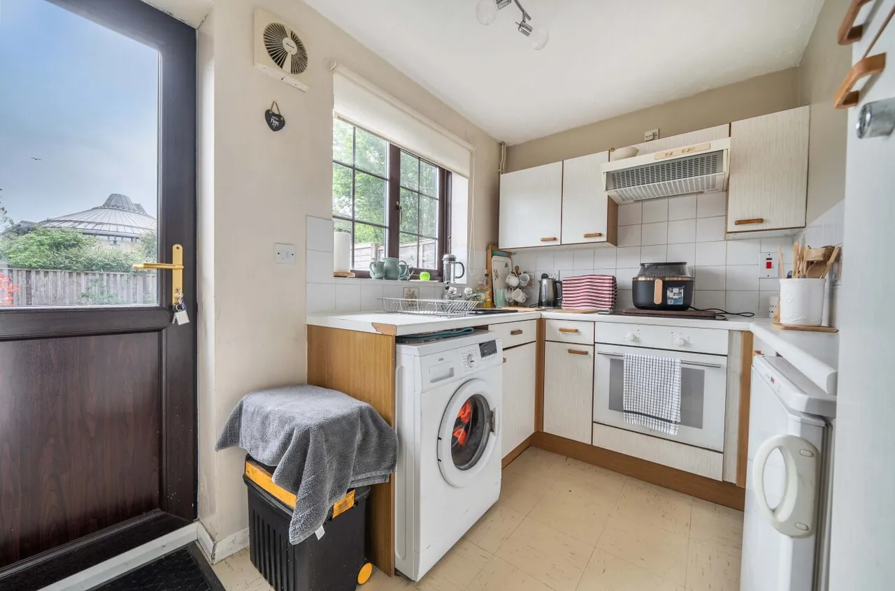 Haileybury Gardens, Hedge End, SO30, photo 4