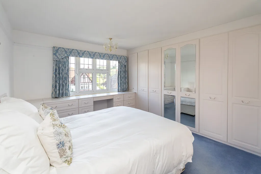 Milton Avenue, Westcott, RH4, photo 10