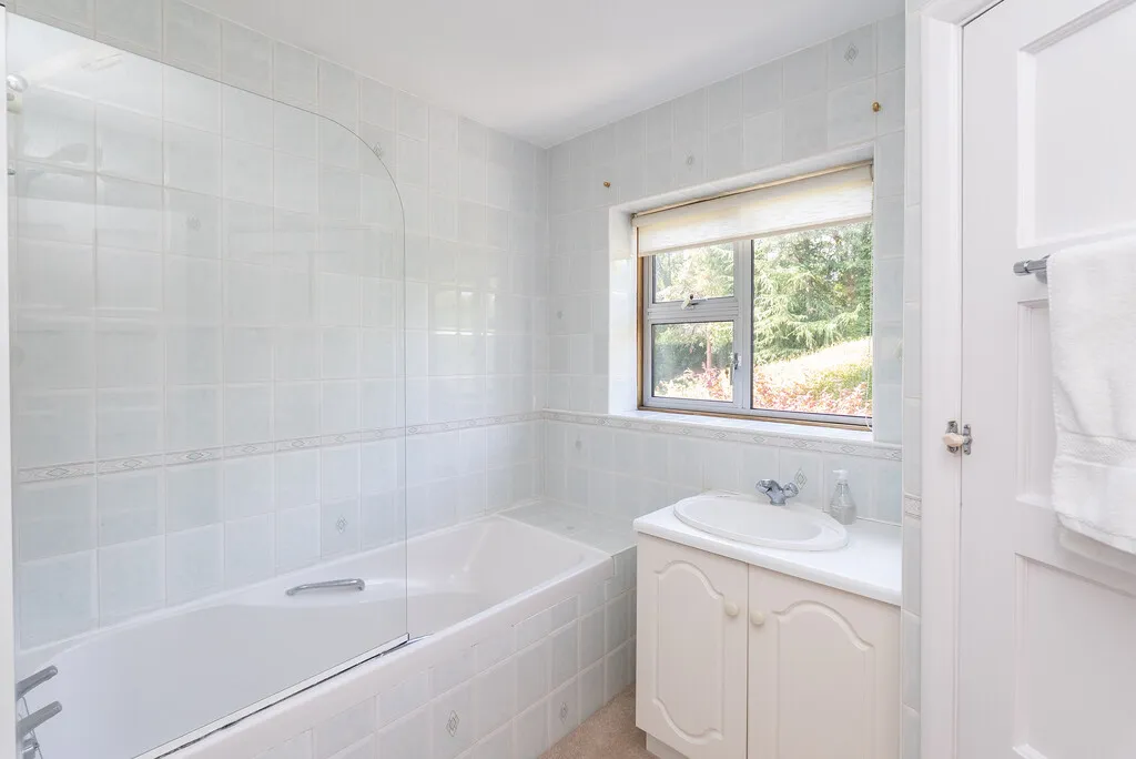 Milton Avenue, Westcott, RH4, photo 13