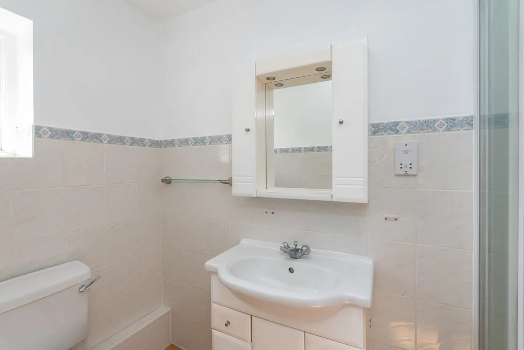 Milton Avenue, Westcott, RH4, photo 11