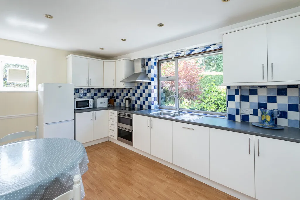 Milton Avenue, Westcott, RH4, photo 5