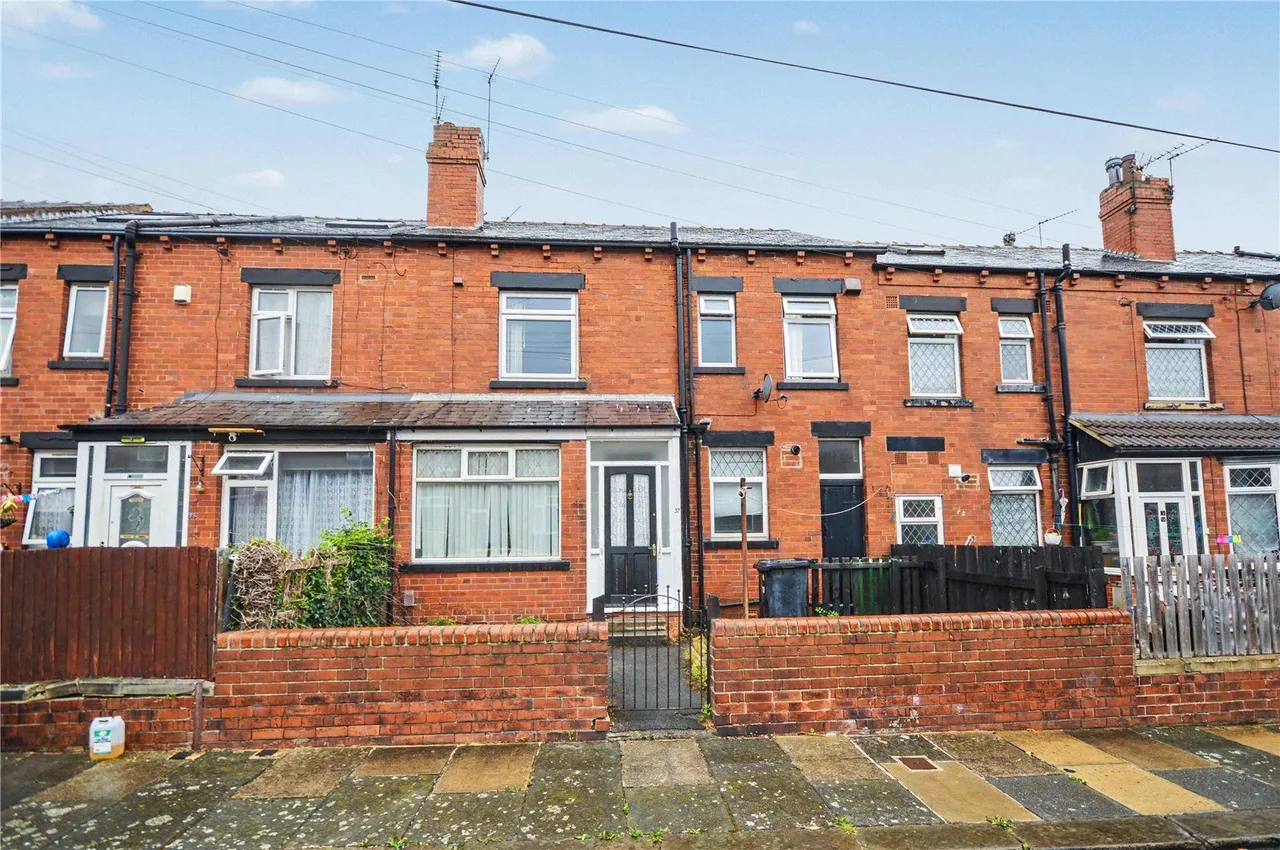 2 bed house for sale, Parkfield Grove, Leeds, LS11