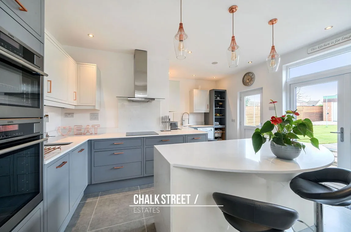 Babington Road, Hornchurch, Greater London, RM12 4AR, photo 2