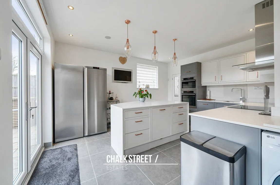Babington Road, Hornchurch, Greater London, RM12 4AR, photo 4