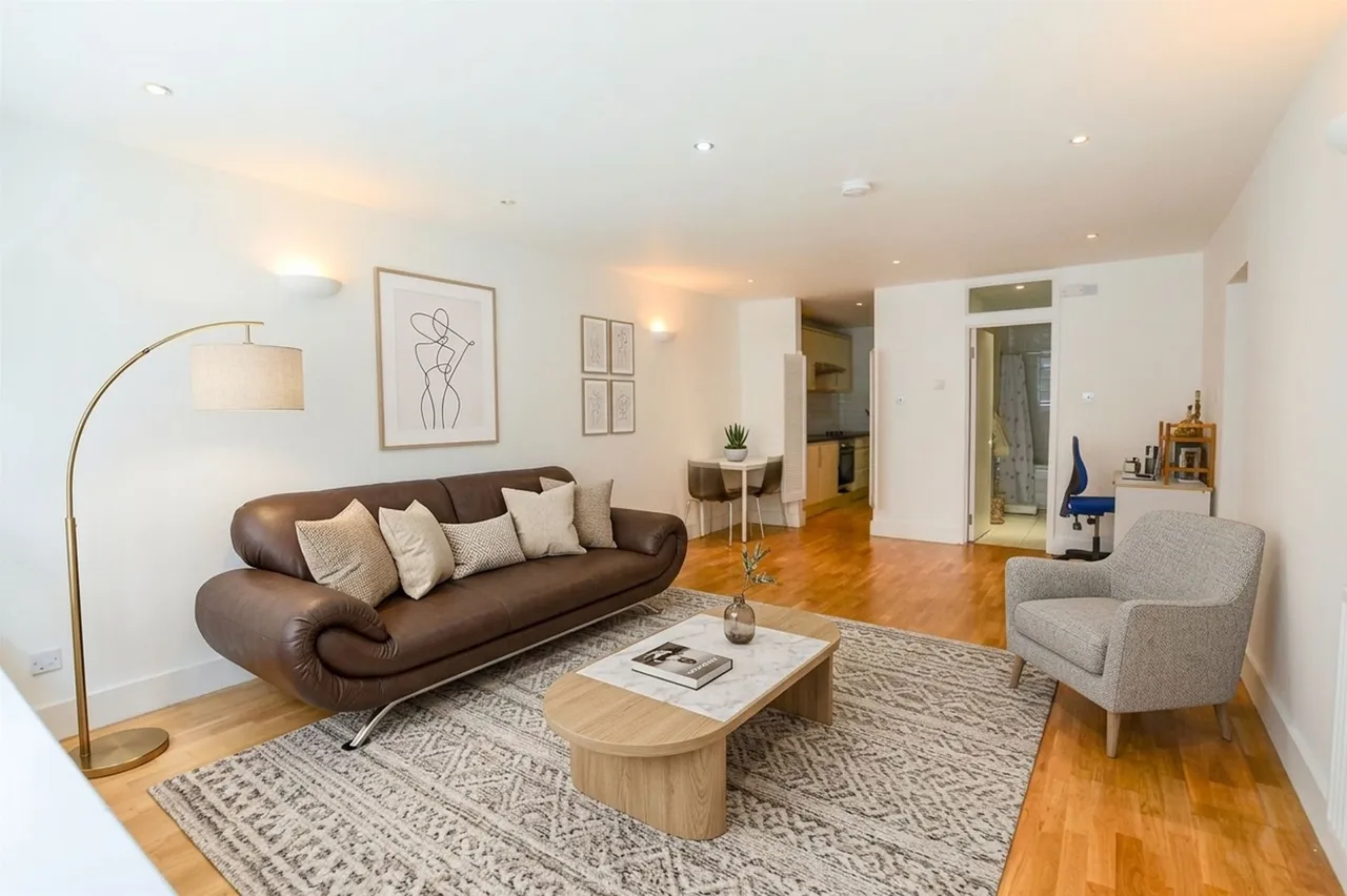 2 bed flat to rent, Canfield Place, London, NW6