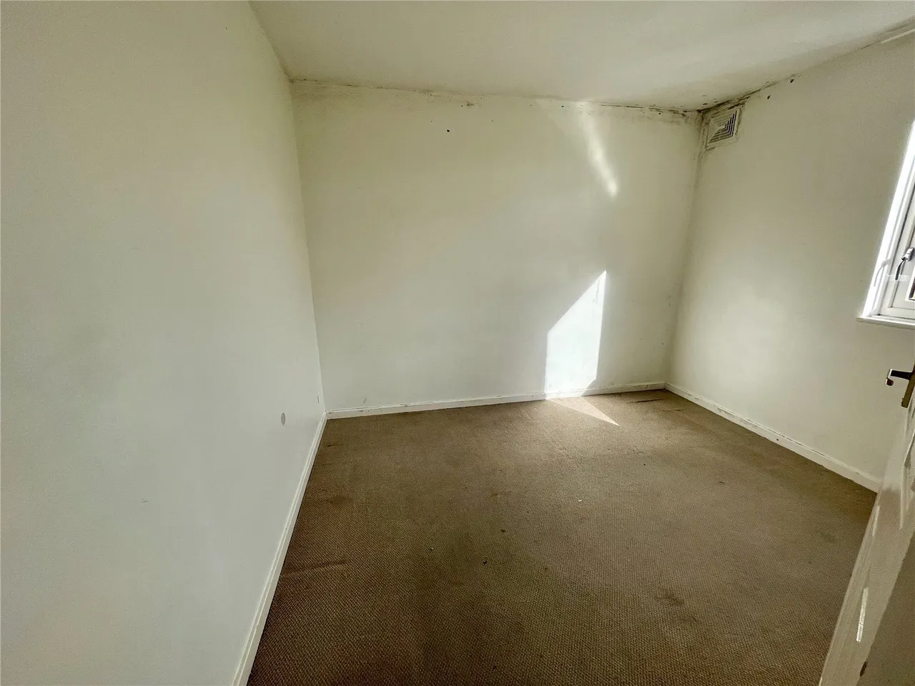 Bishops Walk, Aylesbury, Buckinghamshire, HP21, photo 5