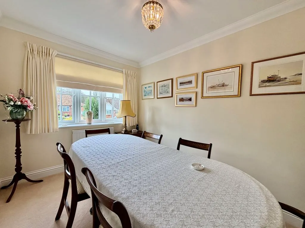 Sedgmoor Gardens, Flackwell Heath HP10 9AR, photo 8
