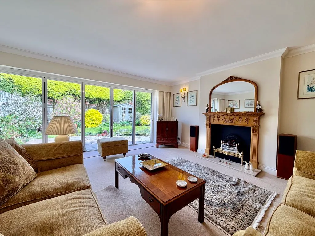 Sedgmoor Gardens, Flackwell Heath HP10 9AR, photo 6