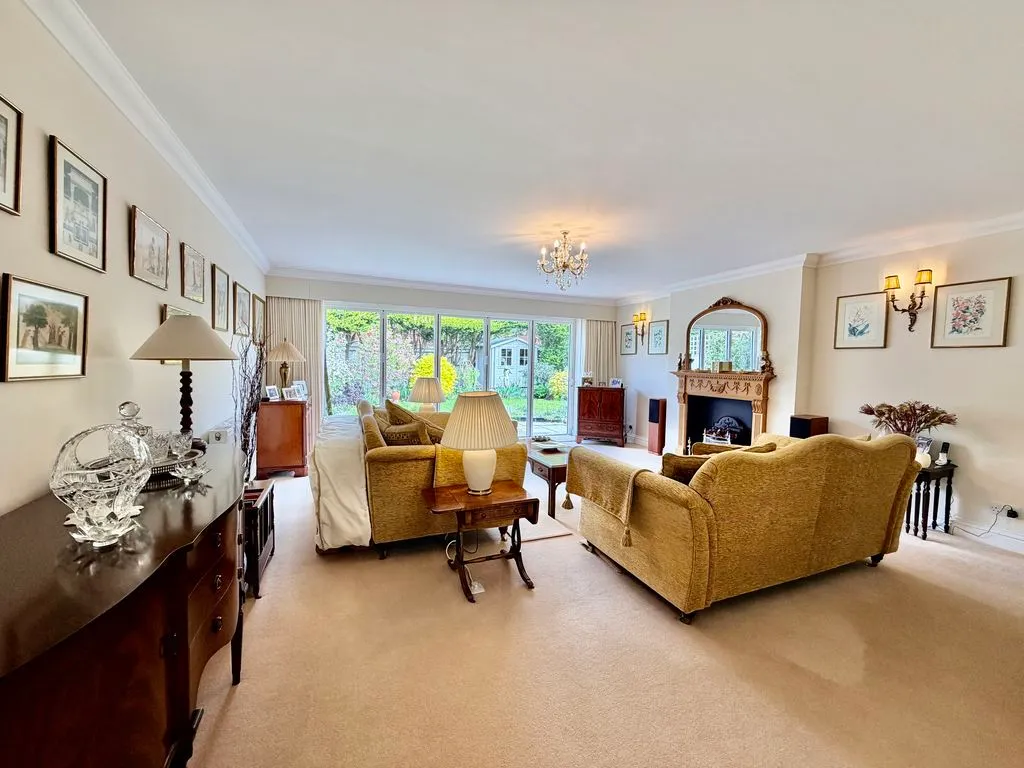 Sedgmoor Gardens, Flackwell Heath HP10 9AR, photo 7