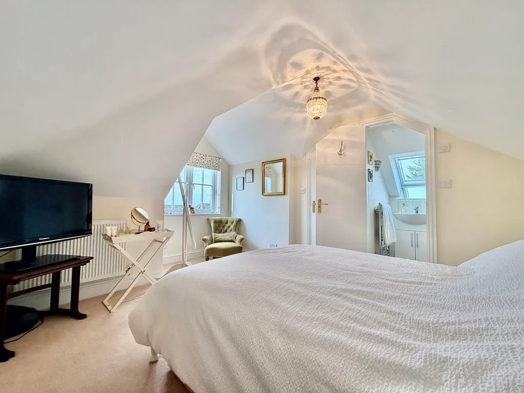 Sedgmoor Gardens, Flackwell Heath HP10 9AR, photo 11
