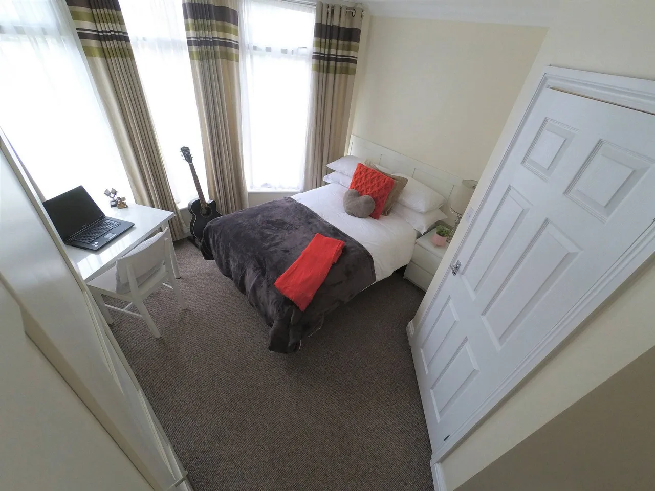 5 bed house to rent — Royal Terrace, Barrack Road, Northampton, NN1 3RF