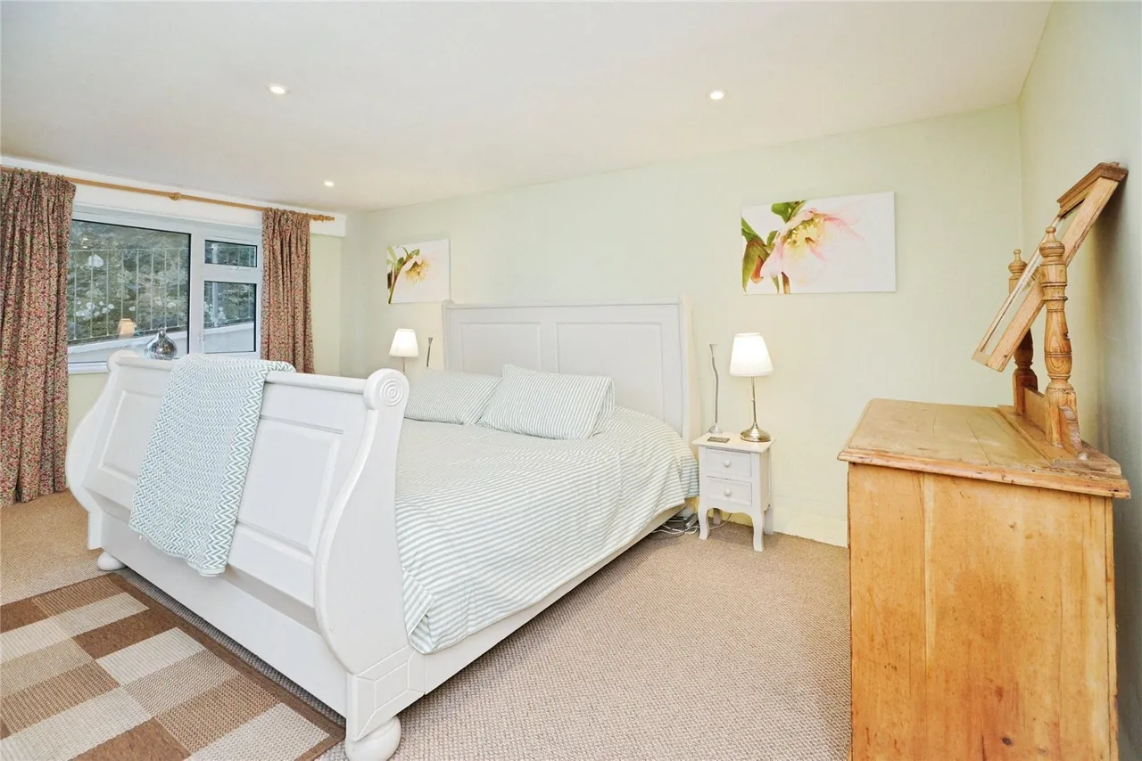 Portmadoc Road, Criccieth, LL52, photo 11