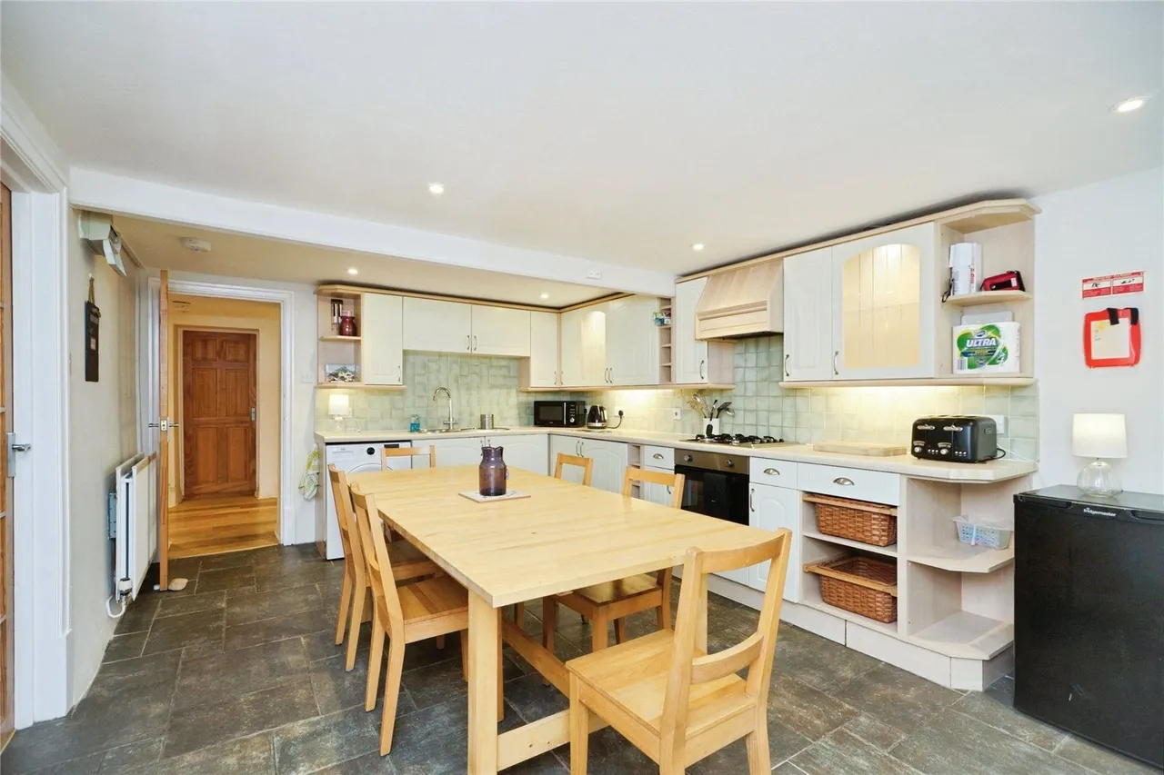 Portmadoc Road, Criccieth, LL52, photo 6