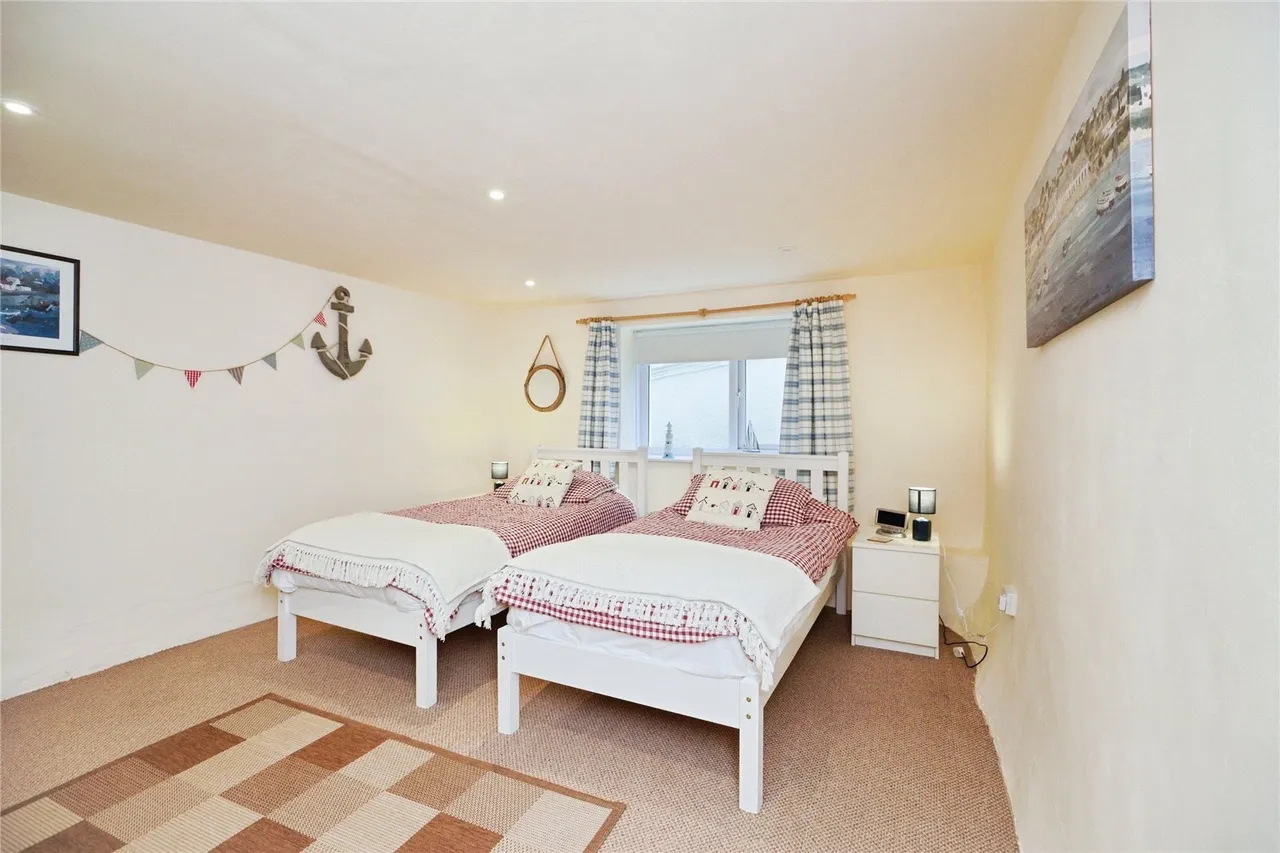 Portmadoc Road, Criccieth, LL52, photo 14