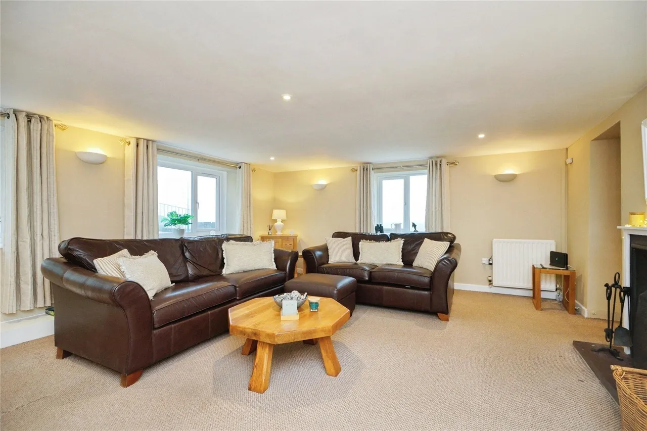 Portmadoc Road, Criccieth, LL52, photo 8