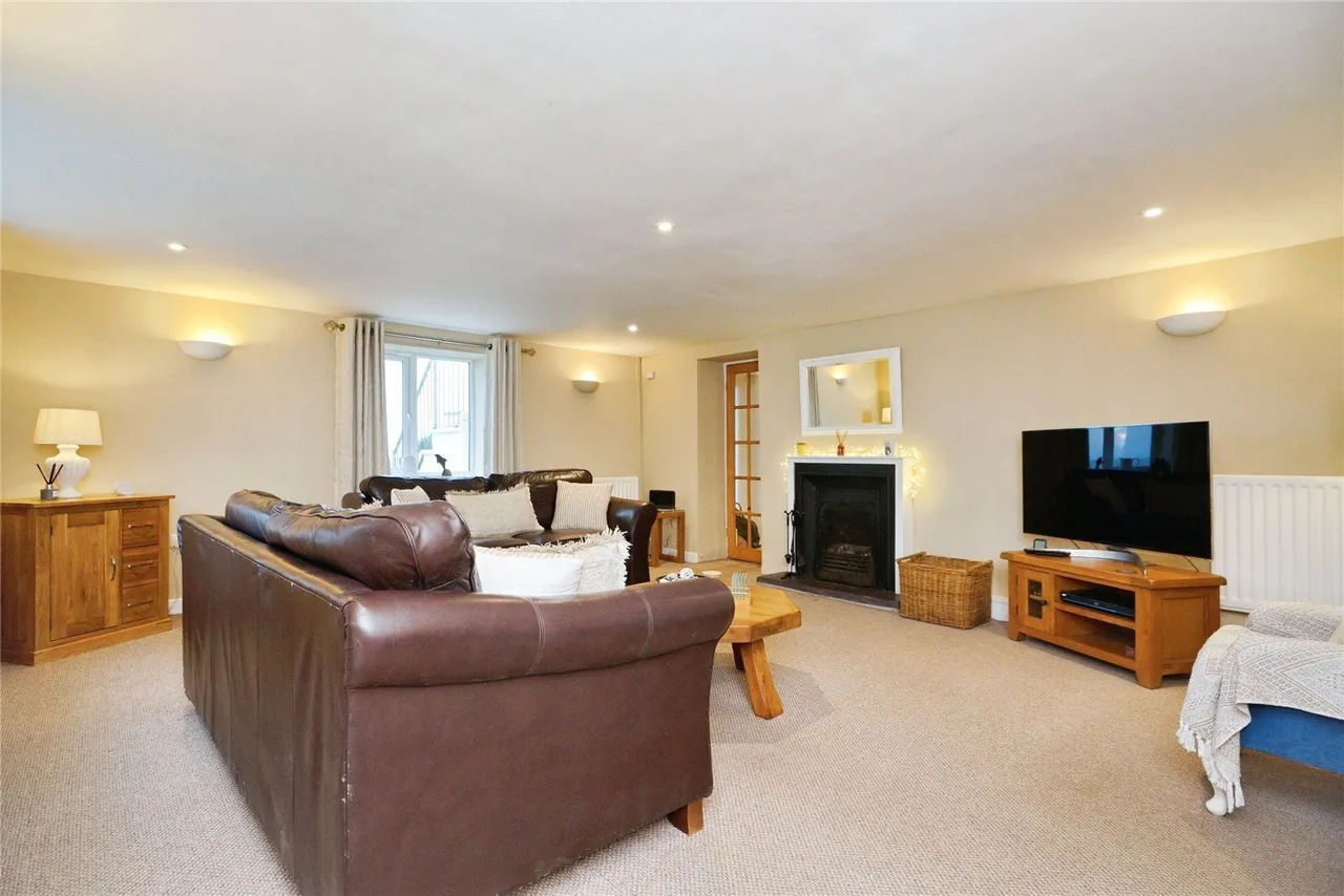 Portmadoc Road, Criccieth, LL52, photo 9