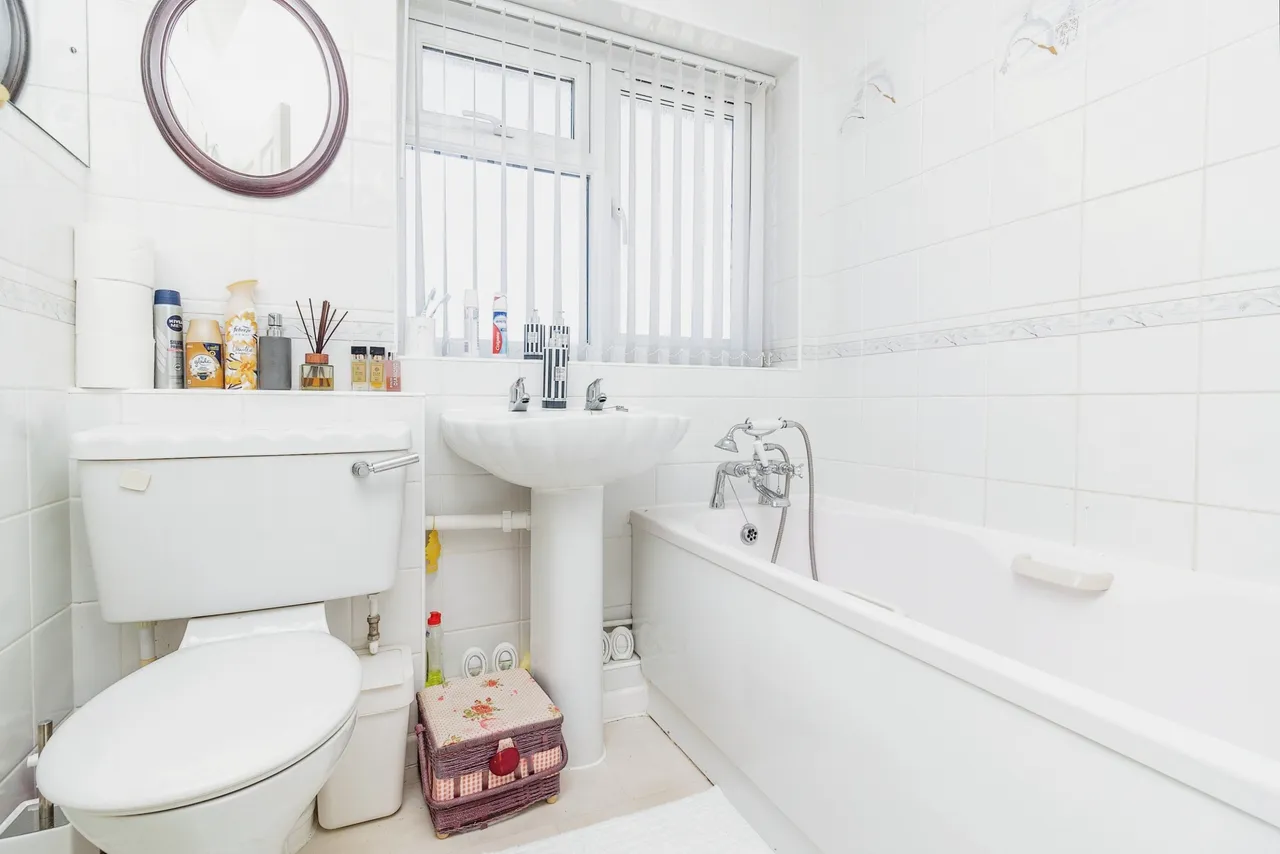 Baccara Grove, Bletchley, Milton Keynes, Buckinghamshire, MK2, photo 13