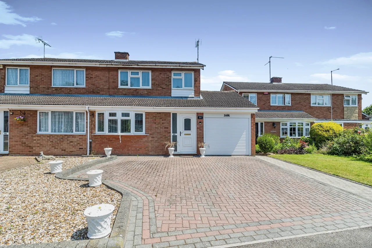 3 bed house for sale — Baccara Grove, Bletchley, Milton Keynes, Buckinghamshire, MK2