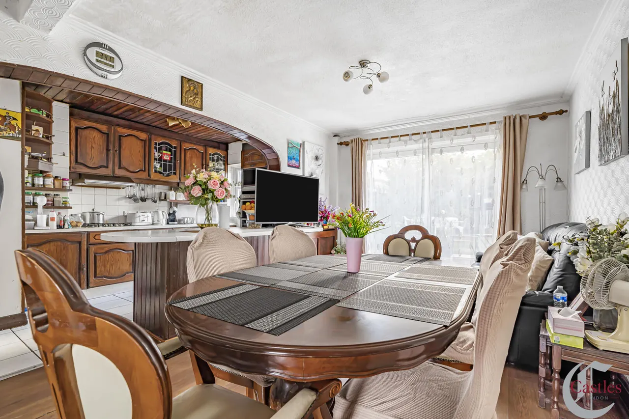 Petersfield Close, N18, photo 7