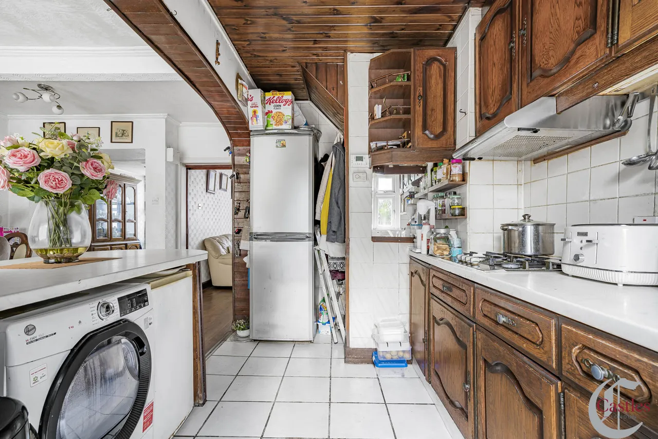 Petersfield Close, N18, photo 22