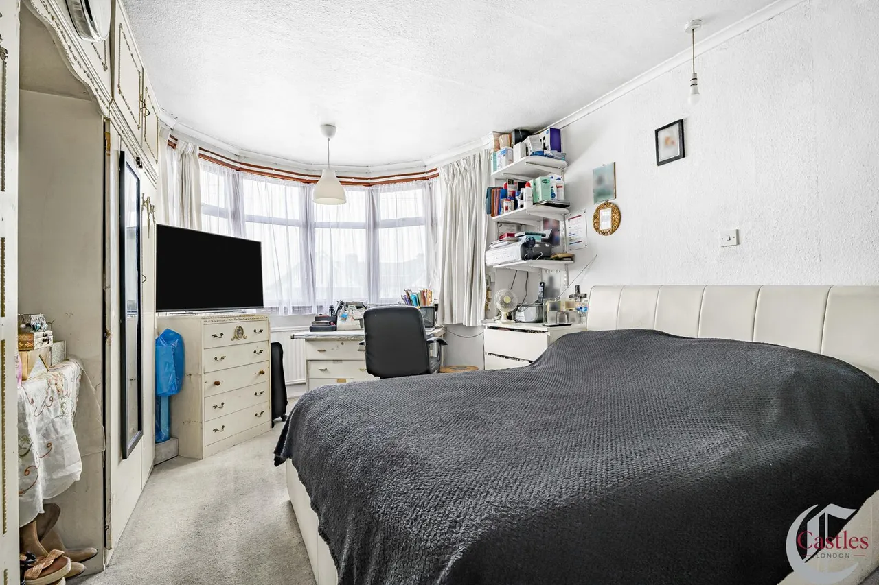 Petersfield Close, N18, photo 17