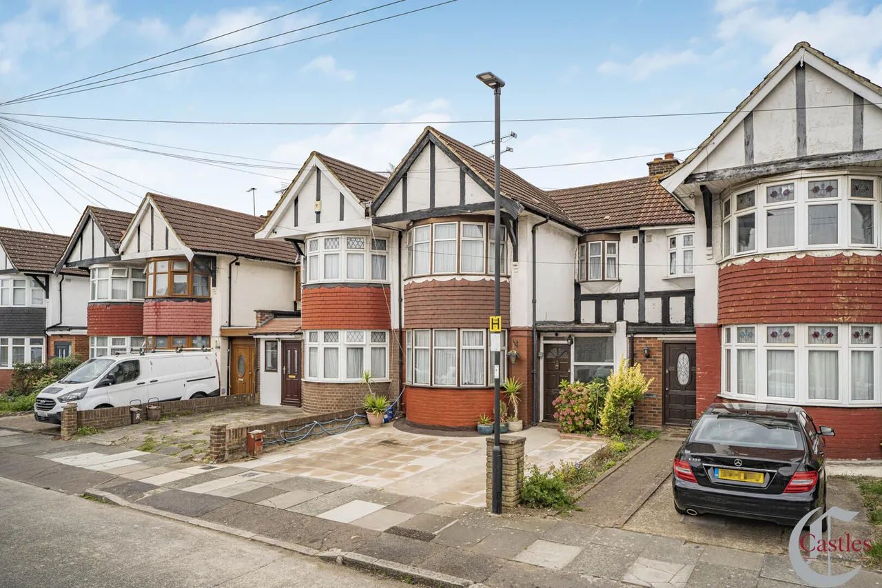 Petersfield Close, N18, photo 13