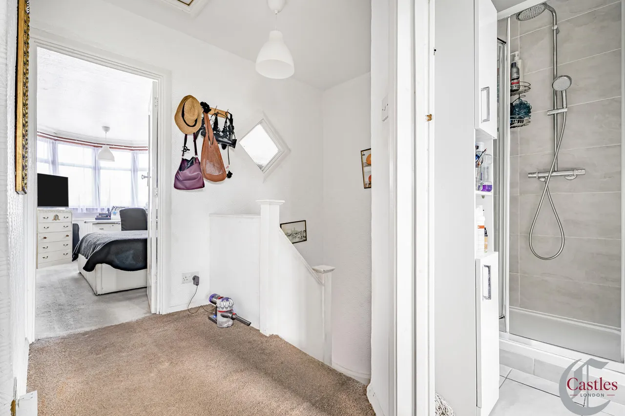 Petersfield Close, N18, photo 11