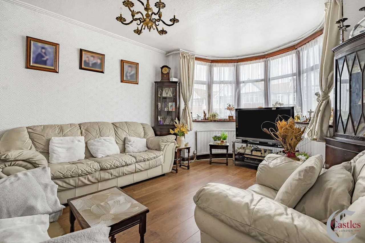 Petersfield Close, N18, photo 2