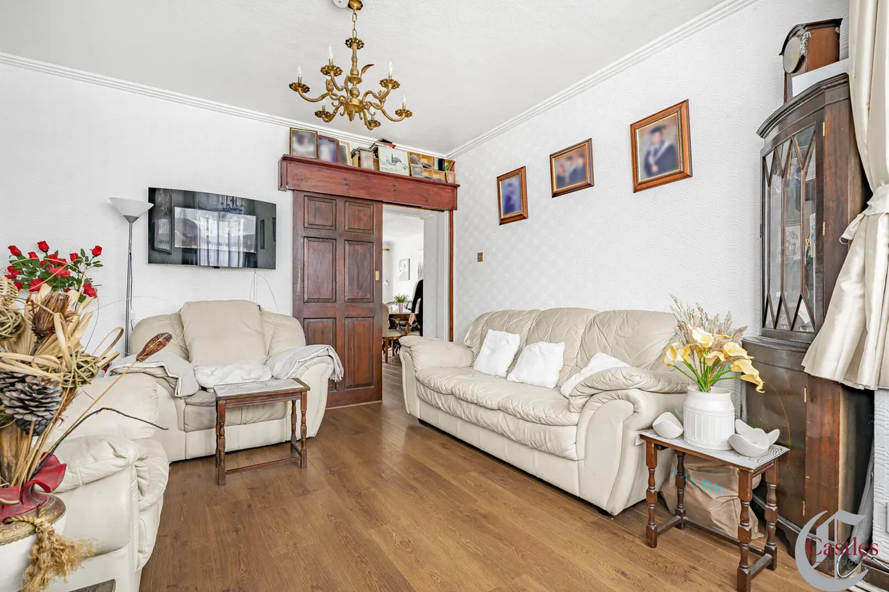 Petersfield Close, N18, photo 27