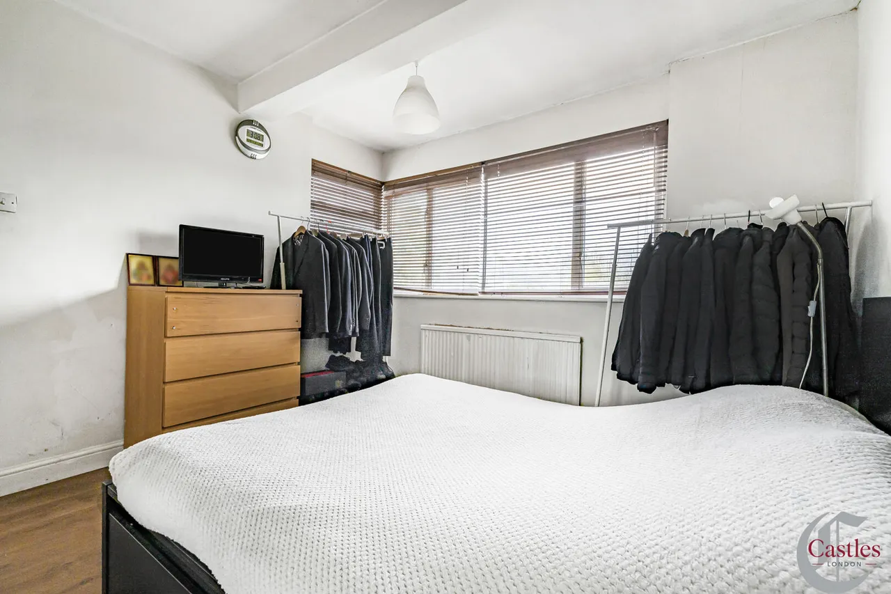 Petersfield Close, N18, photo 8
